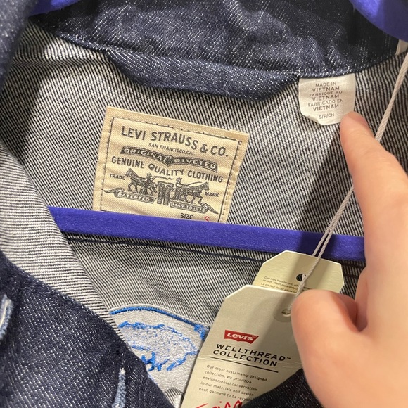 Levi's Women Wellthread Collection Jean Denim Cropped Jacket Embroidered S NWT - Picture 4 of 8